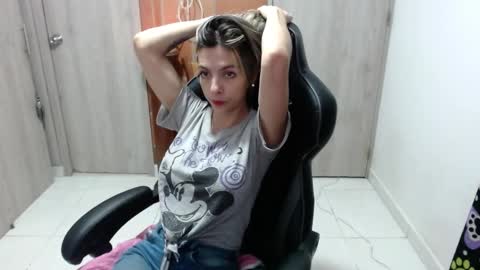 milacoxx8819 online show from February 9, 2025, 2:17 am