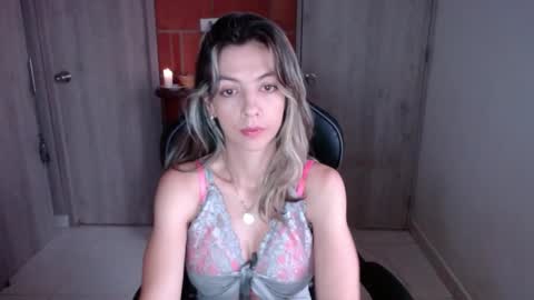 milacoxx8819 online show from February 12, 2025, 12:12 pm