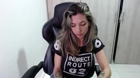 milacoxx8819 online show from February 15, 2025, 5:28 pm