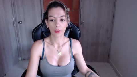 milacoxx8819 online show from March 2, 2025, 1:49 pm