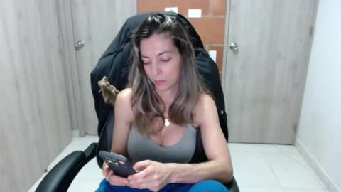 milacoxx8819 online show from March 7, 2025, 1:31 am