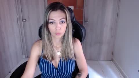 milacoxx8819 online show from March 8, 2025, 3:35 pm