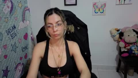 milacoxx8819 online show from September 8, 2025, 11:59 pm