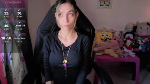 milacoxx8819 online show from September 13, 2025, 3:34 pm