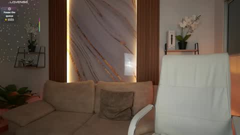 milacrave online show from November 7, 2025, 11:43 am