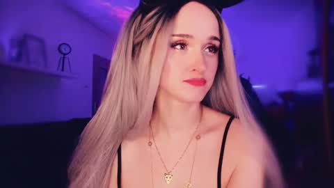 MiladyJolie online show from January 6, 2026, 6:39 am