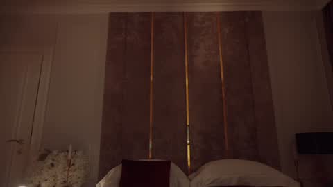        online show from December 5, 2025, 4:36 pm