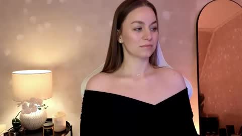 Mila Fleur online show from October 4, 2025, 2:26 pm