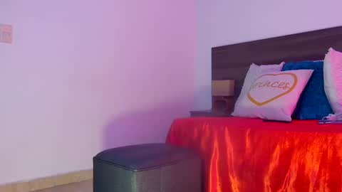 mila online show from November 6, 2025, 6:42 pm