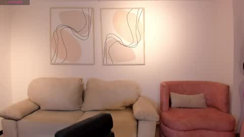 Snapshot of milalawrence_ chatting on June 4, 2026, 1:28 pm Mila online show from June 4, 2026, 1:28 pm