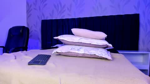 Snapshot of milan_daph chatting on February 27, 2026, 5:35 pm Daphne online show from February 27, 2026, 5:35 pm