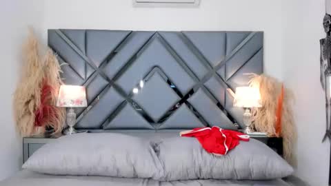 milan_lewiss online show from October 25, 2025, 12:02 pm