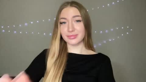 Snapshot of milanaaa_ chatting on December 9, 2024, 1:45 pm Milana online show from December 9, 2024, 1:45 pm