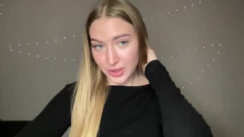 Snapshot of milanaaa_ chatting on December 26, 2024, 5:08 pm Milana online show from December 26, 2024, 5:08 pm