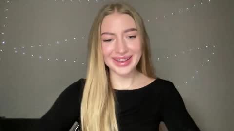 Snapshot of milanaaa_ chatting on December 27, 2024, 2:33 pm Milana online show from December 27, 2024, 2:33 pm