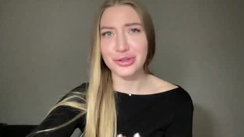 Snapshot of milanaaa_ chatting on December 28, 2024, 7:33 pm Milana online show from December 28, 2024, 7:33 pm