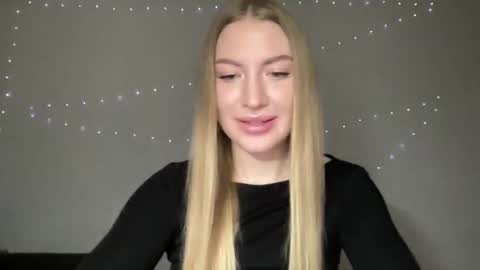 Snapshot of milanaaa_ chatting on January 7, 2025, 1:46 pm Milana online show from January 7, 2025, 1:46 pm