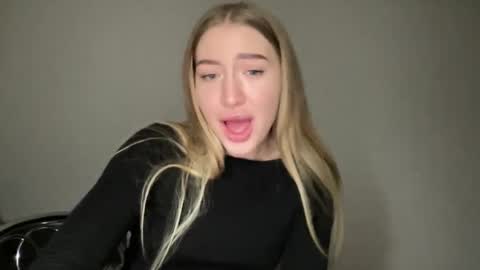 Snapshot of milanaaa_ chatting on January 12, 2025, 8:57 pm Milana online show from January 12, 2025, 8:57 pm