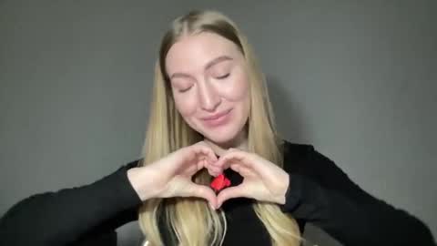 Snapshot of milanaaa_ chatting on January 13, 2025, 11:08 am Milana online show from January 13, 2025, 11:08 am