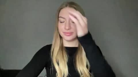 Snapshot of milanaaa_ chatting on January 15, 2025, 12:15 pm Milana online show from January 15, 2025, 12:15 pm