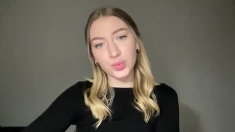 Snapshot of milanaaa_ chatting on January 16, 2025, 3:13 pm Milana online show from January 16, 2025, 3:13 pm