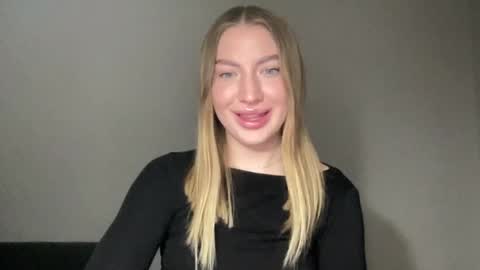 Snapshot of milanaaa_ chatting on January 23, 2025, 8:56 pm Milana online show from January 23, 2025, 8:56 pm