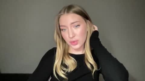 Snapshot of milanaaa_ chatting on January 27, 2025, 7:13 pm Milana online show from January 27, 2025, 7:13 pm