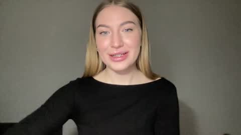 Snapshot of milanaaa_ chatting on February 2, 2025, 11:08 am Milana online show from February 2, 2025, 11:08 am