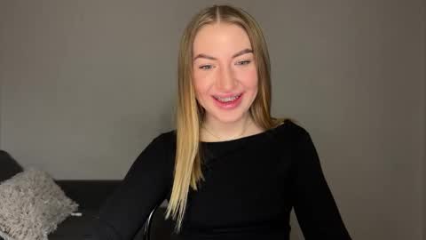 Snapshot of milanaaa_ chatting on February 5, 2025, 10:55 pm Milana online show from February 5, 2025, 10:55 pm