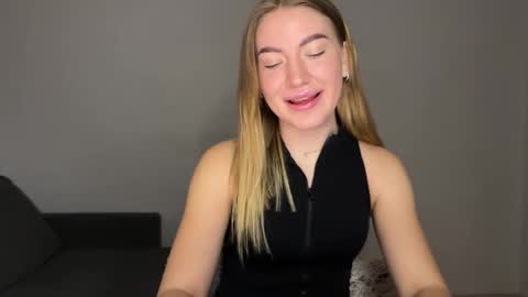 Snapshot of milanaaa_ chatting on February 6, 2025, 9:06 pm Milana online show from February 6, 2025, 9:06 pm