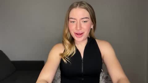 Snapshot of milanaaa_ chatting on February 7, 2025, 7:27 pm Milana online show from February 7, 2025, 7:27 pm