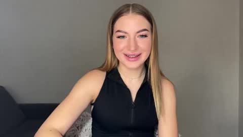 Snapshot of milanaaa_ chatting on February 13, 2025, 11:39 am Milana online show from February 13, 2025, 11:39 am