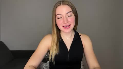 Snapshot of milanaaa_ chatting on February 17, 2025, 6:26 pm Milana online show from February 17, 2025, 6:26 pm