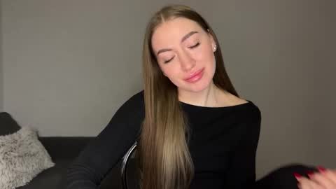 Snapshot of milanaaa_ chatting on February 20, 2025, 9:42 pm Milana online show from February 20, 2025, 9:42 pm