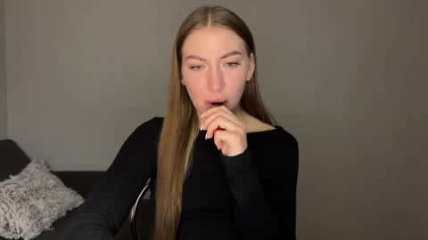 Snapshot of milanaaa_ chatting on March 3, 2025, 6:55 pm Milana online show from March 3, 2025, 6:55 pm