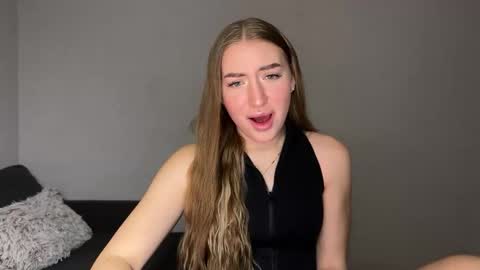 Snapshot of milanaaa_ chatting on March 4, 2025, 7:11 pm Milana online show from March 4, 2025, 7:11 pm