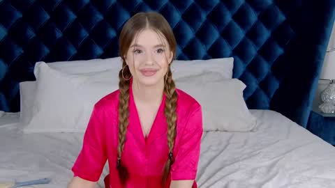 MilanaBalmain online show from February 4, 2025, 7:40 am