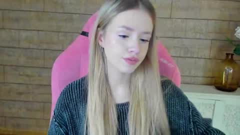 MilanaBalmain online show from October 4, 2025, 4:21 am