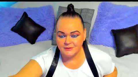 Lana online show from November 9, 2025, 7:17 am