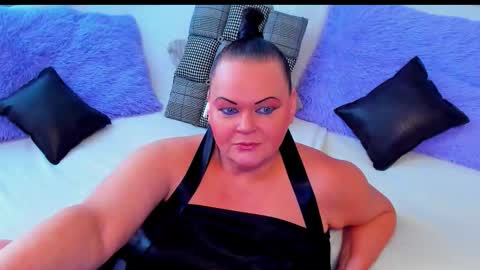 Lana online show from December 15, 2025, 9:02 am