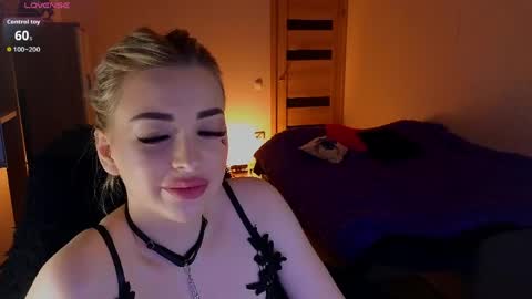 Snapshot of milanafox_ chatting on May 9, 2026, 8:03 pm Lana online show from May 9, 2026, 8:03 pm