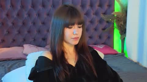Milana online show from June 5, 2026, 6:52 am