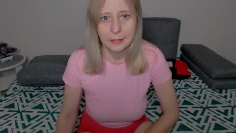 Milena online show from December 3, 2025, 5:26 am