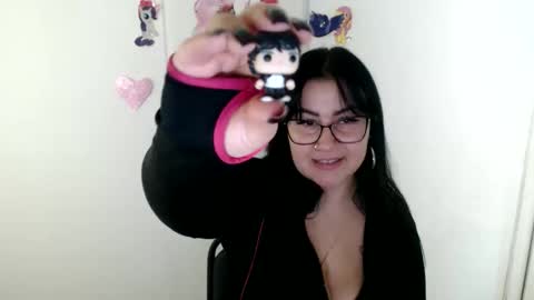 milania_milaa online show from November 4, 2025, 9:52 am