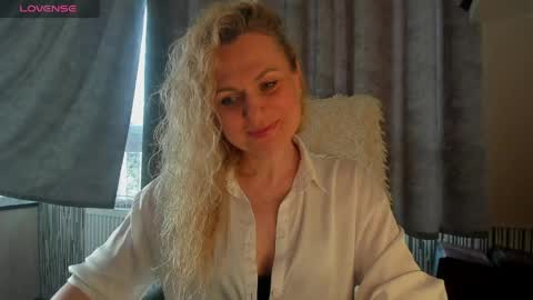 milanna_x online show from May 13, 2026, 4:04 pm