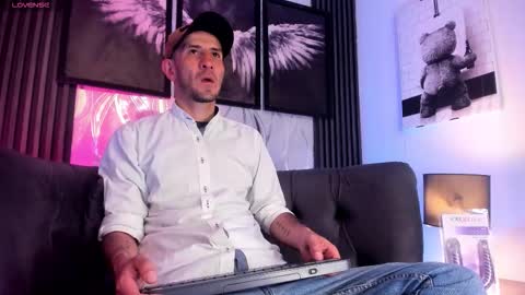 Snapshot of milanwhite_ chatting on February 28, 2026, 11:33 am MILAN online show from February 28, 2026, 11:33 am