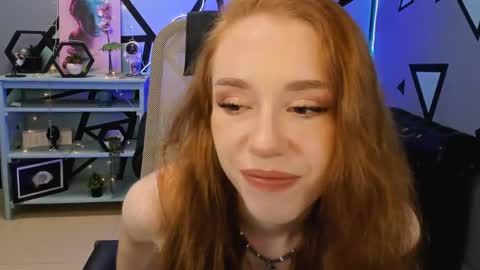 Snapshot of milasiren chatting on May 18, 2026, 5:35 am Mila online show from May 18, 2026, 5:35 am