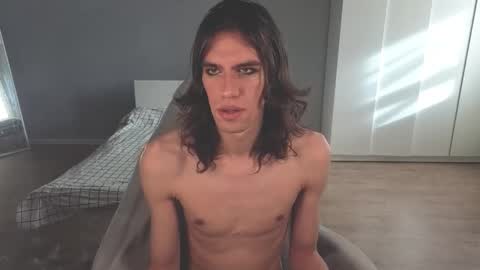 Mila online show from October 15, 2025, 8:14 am