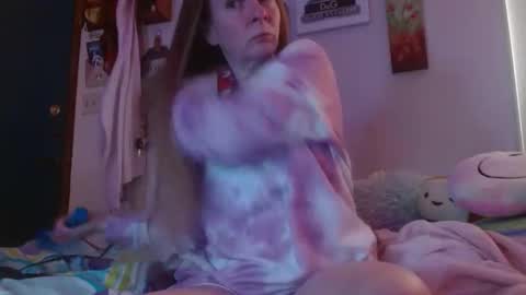 Mila online show from March 18, 2026, 1:36 pm