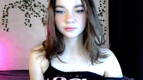 Snapshot of milaxaysy01 chatting on December 19, 2024, 2:13 pm Mila 3 online show from December 19, 2024, 2:13 pm